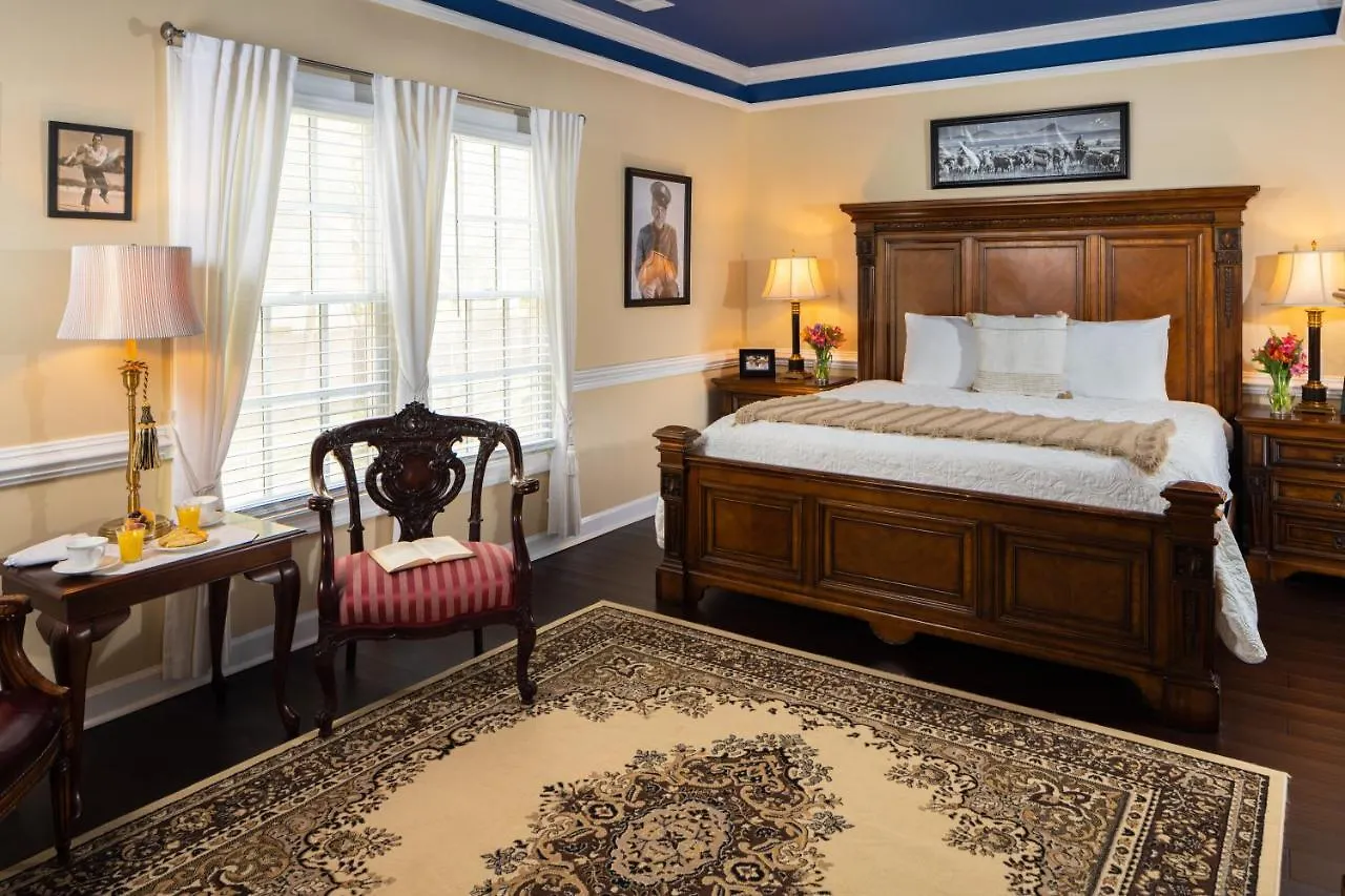 A Williamsburg White House Inn